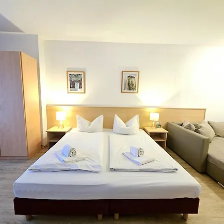 Hotel Weinhotel Des Riesling Zum Grünen Kranz 3*
