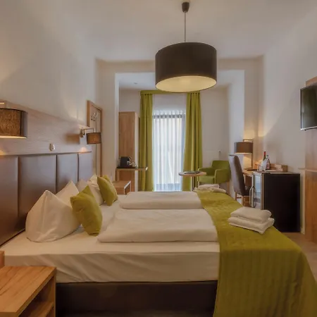 Weinhotel Des Riesling Zum Gruenen Kranz 3* 吕德斯海姆