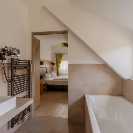 Weinhotel Des Riesling Zum Gruenen Kranz Hotel 3*